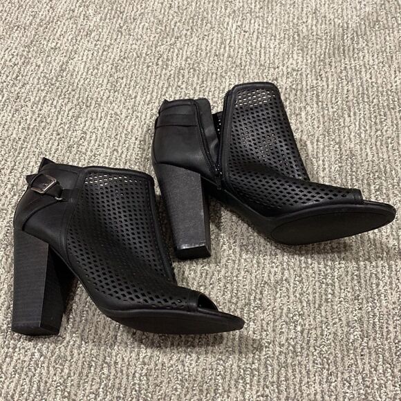 Guess  booties - Picture 2 of 3